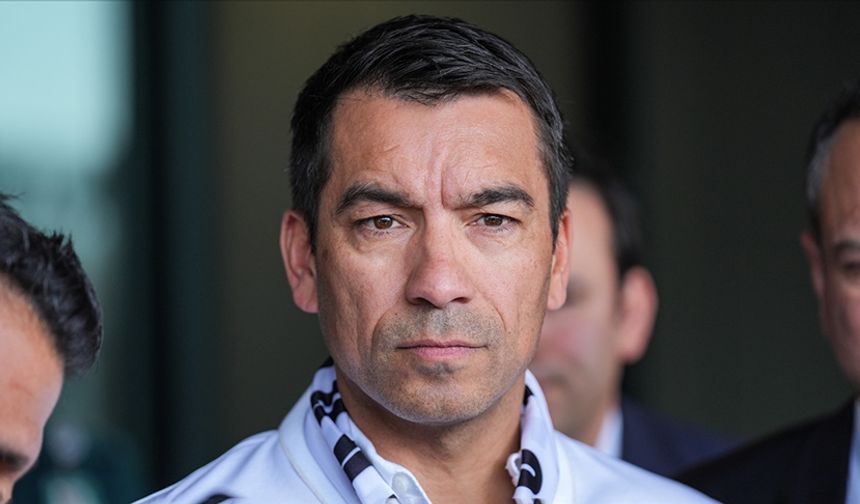 Beşiktaş’ın Yeni Teknik Direktörü Giovanni van Bronckhorst Göreve Başladı